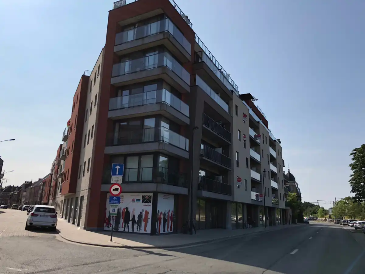 2-slpk-APP + ruime garage foto 3