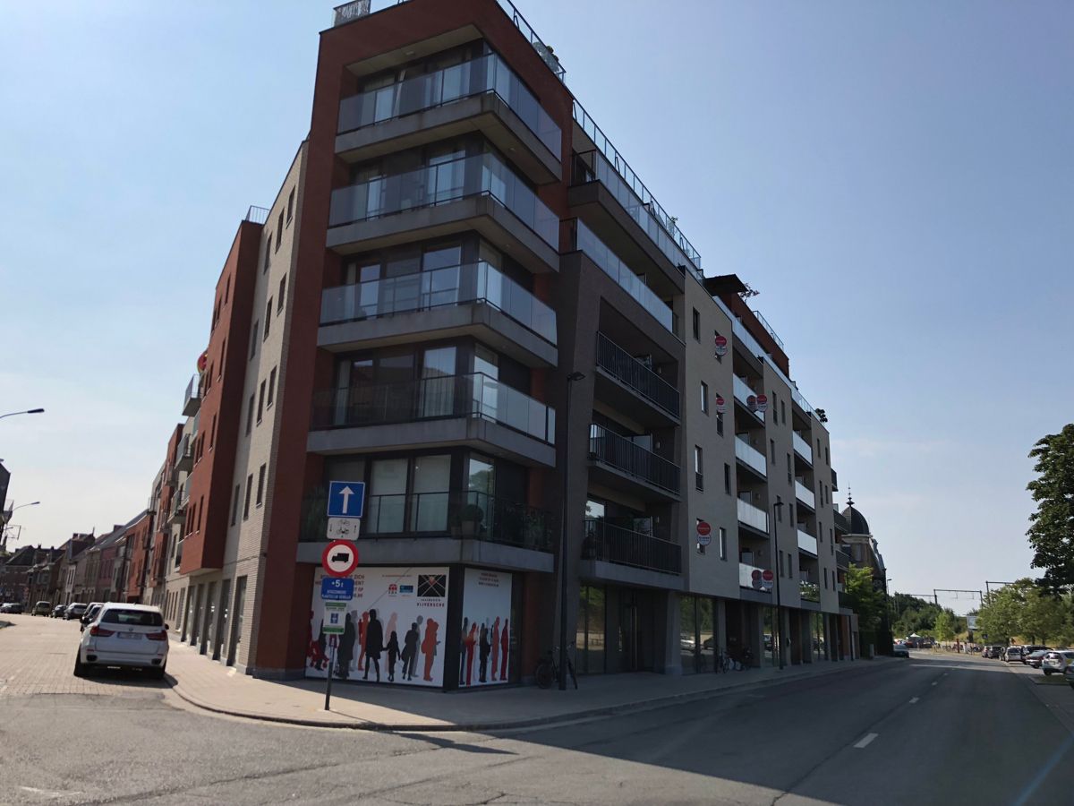 2-slpk-APP + ruime garage foto 3