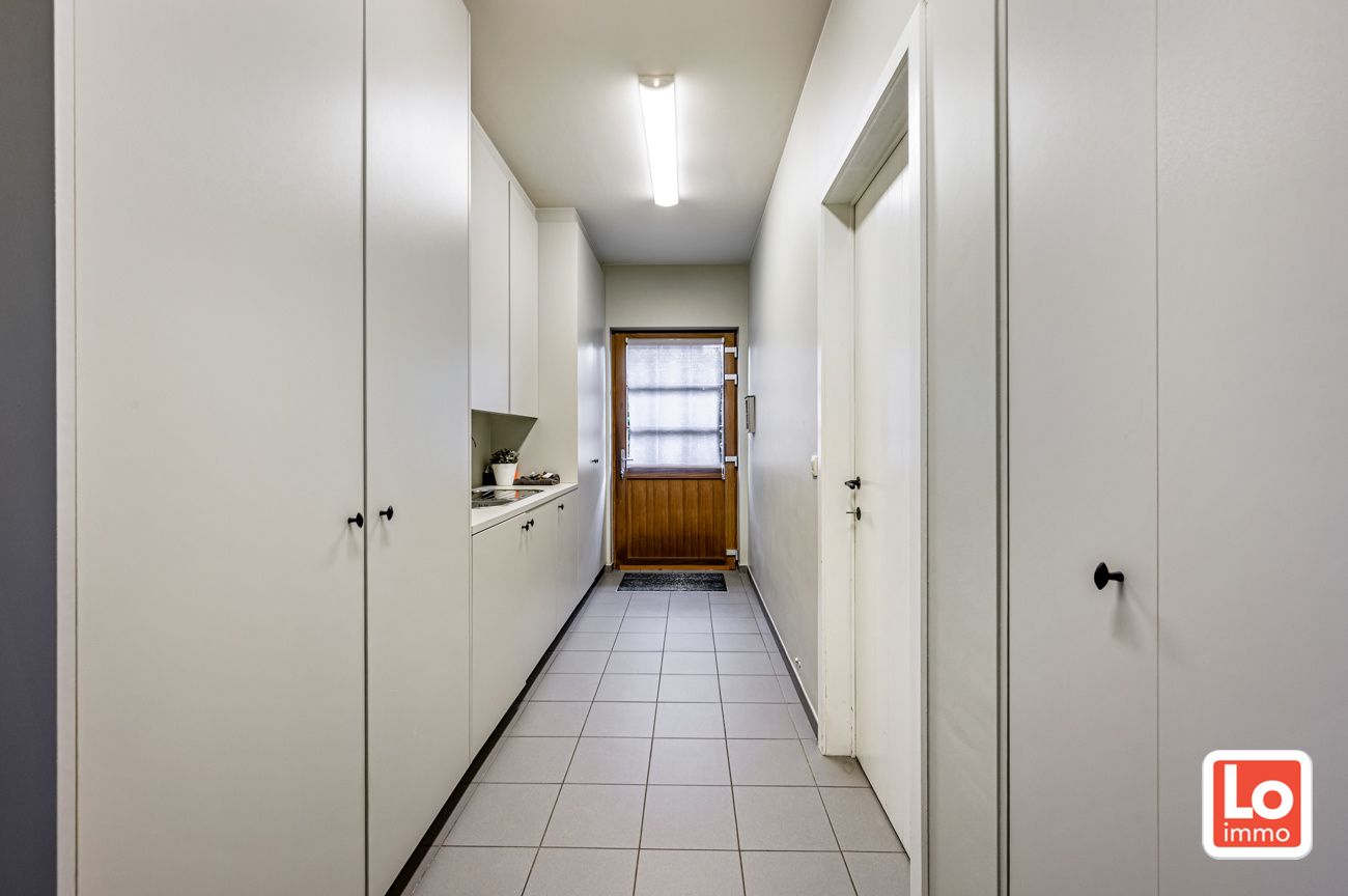 Ruime, charmante en degelijke alleenstaande villa met inpandige garage op een rustige en makkelijk bereikbare locatie tussen Lochristi en Gent. foto 16