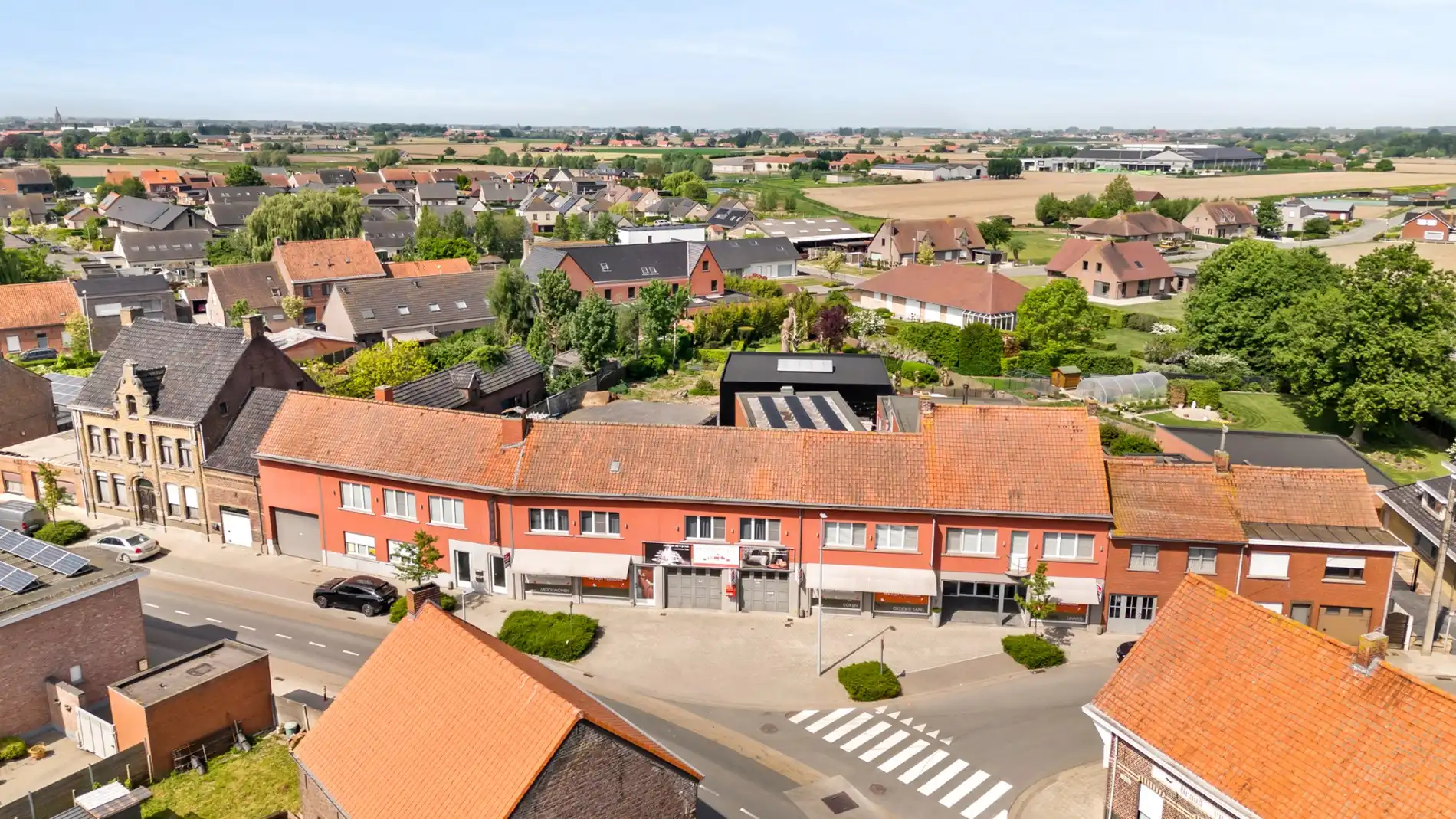 HANDELSRUIMTE + WOONST + VERHUURD APPARTEMENT foto 2