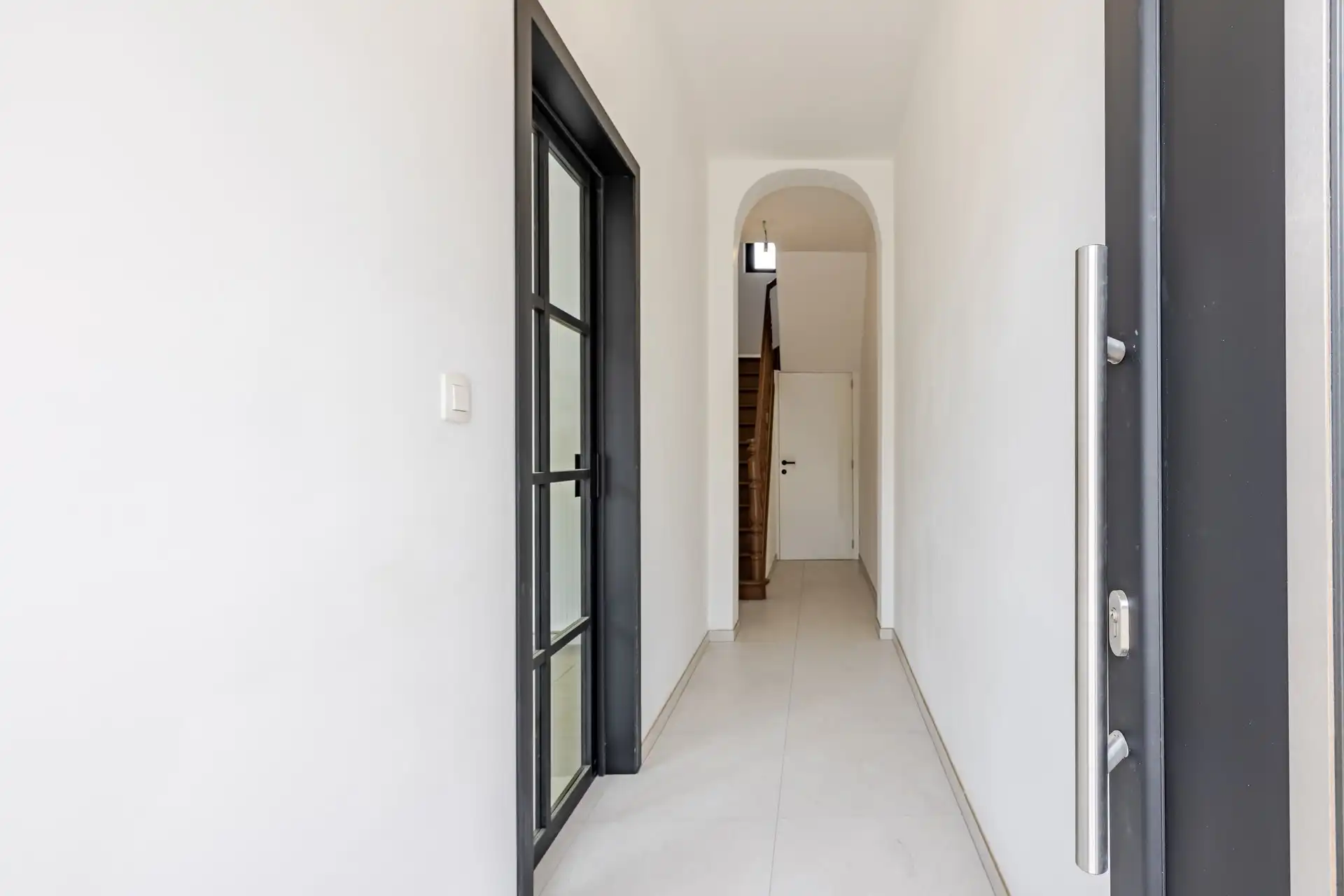 Instapklare, volledig gerenoveerde gezinswoning met 4 slaapkamers, garage en zonnige stadstuin foto 3