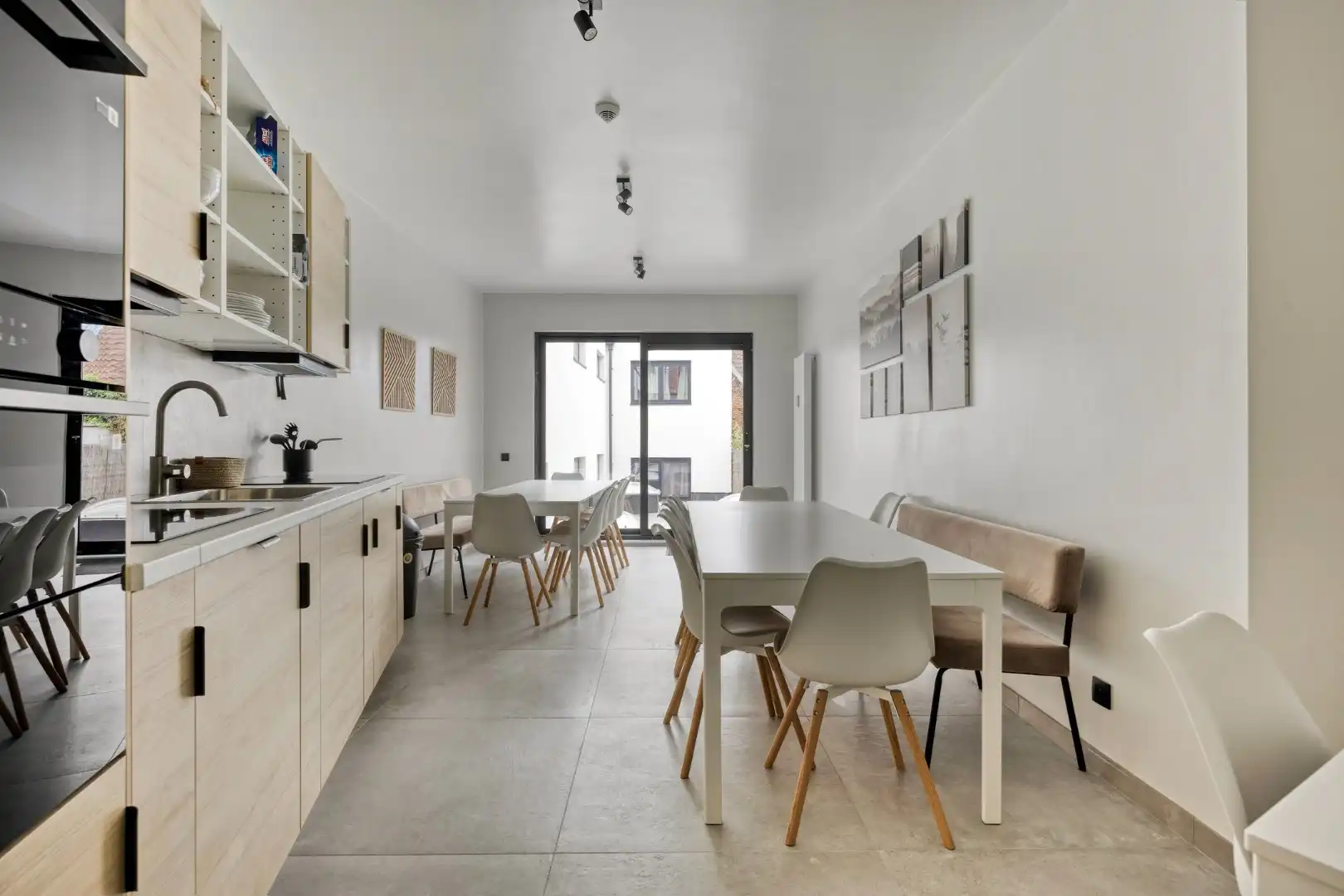 Volledig gerenoveerde en gemeubelde studentenkamers met privé-sanitair.  foto 16