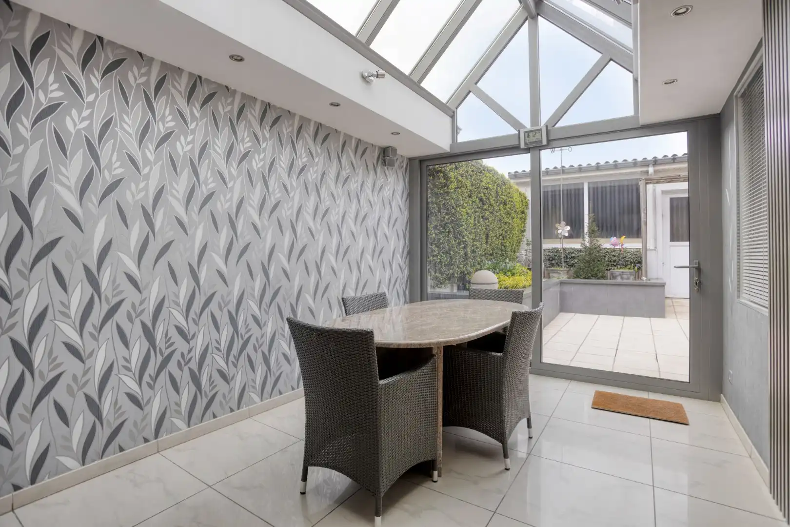 Instapklare woning met grote garage en tuin - aan centrum Tongeren foto 10