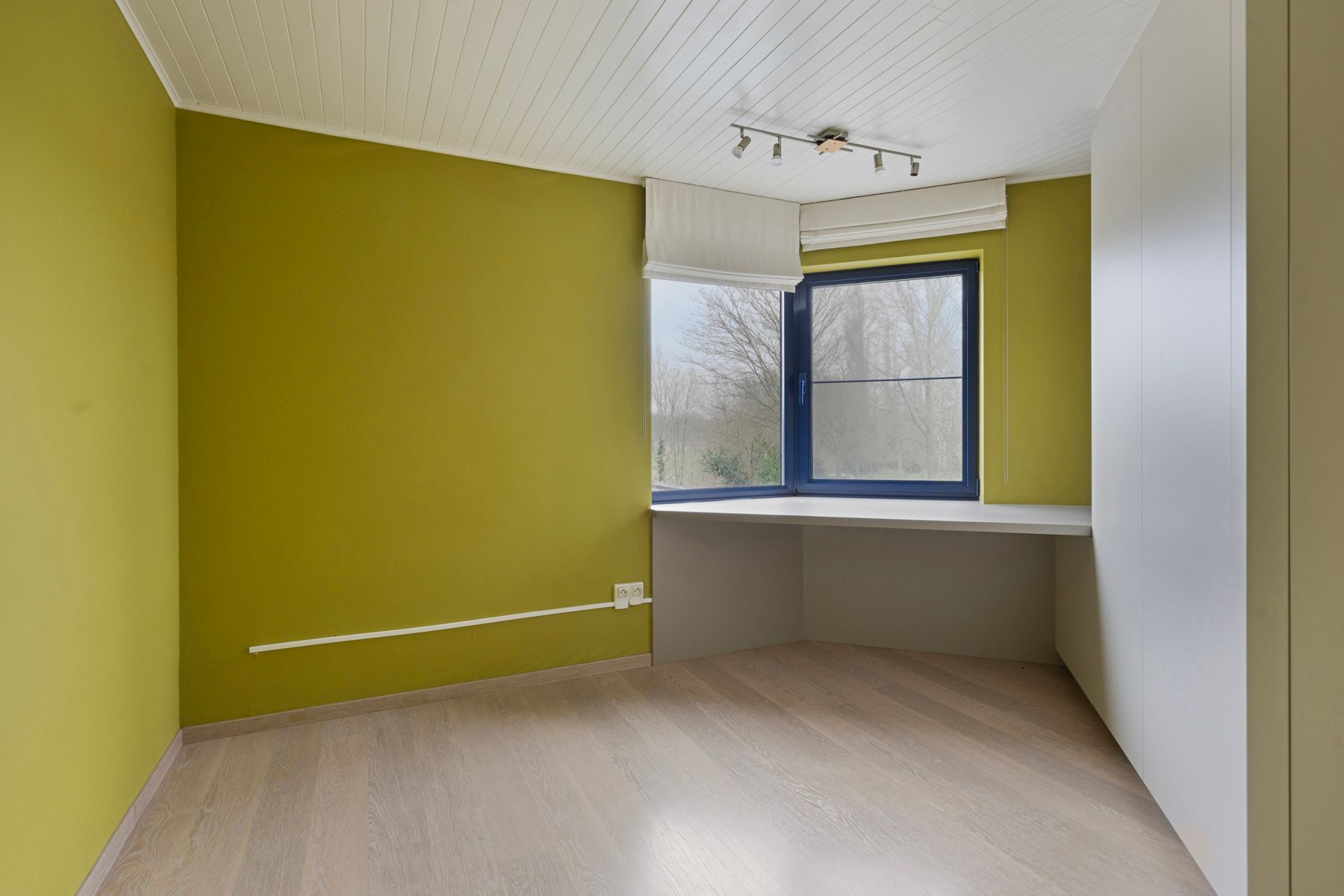 Ruime gezinswoning met 3 slaapkamers op een groot perceel foto 26