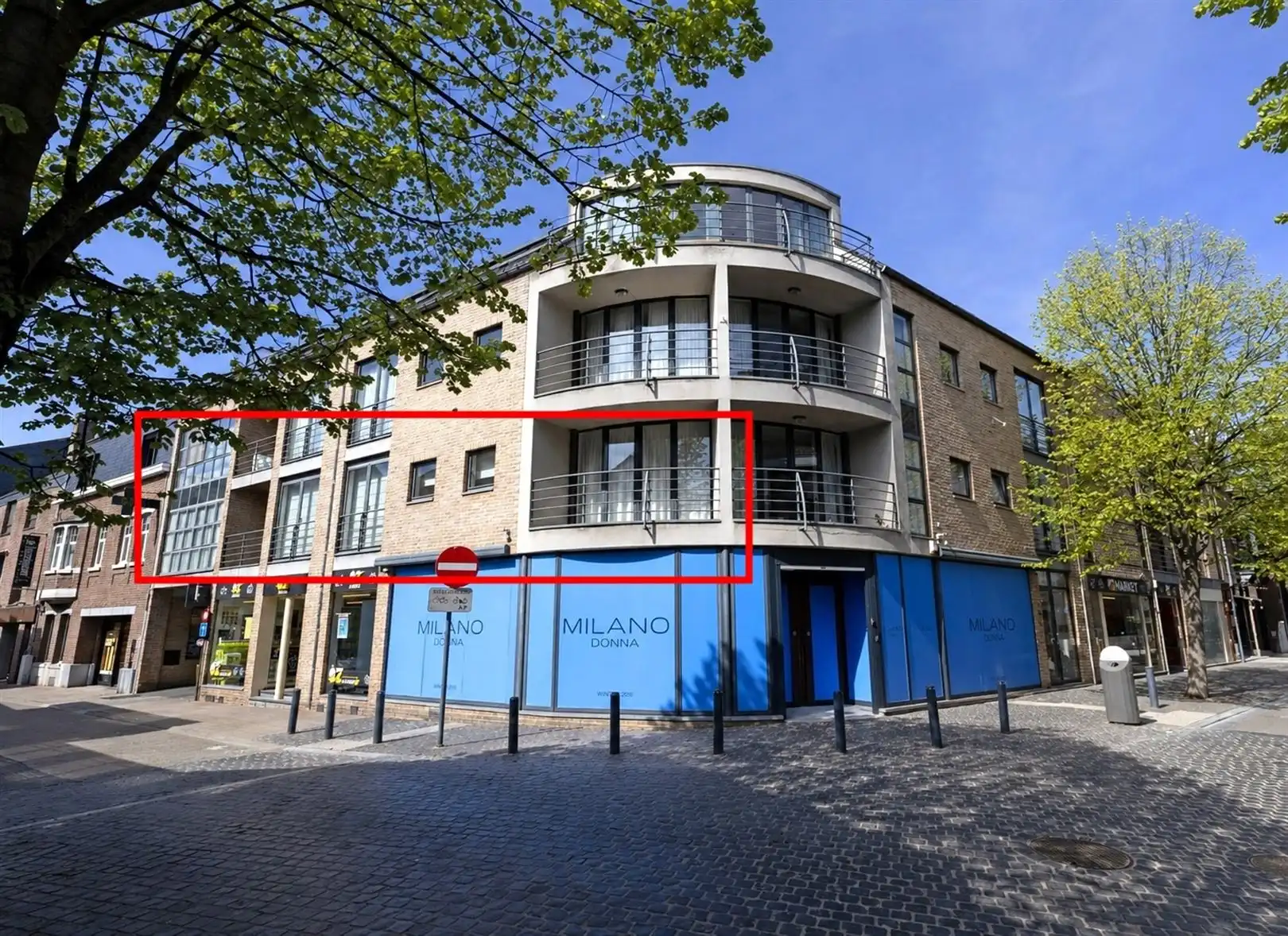 Instapklaar drie-slaapkamer appartement in het centrum foto {{pictureIndex}}