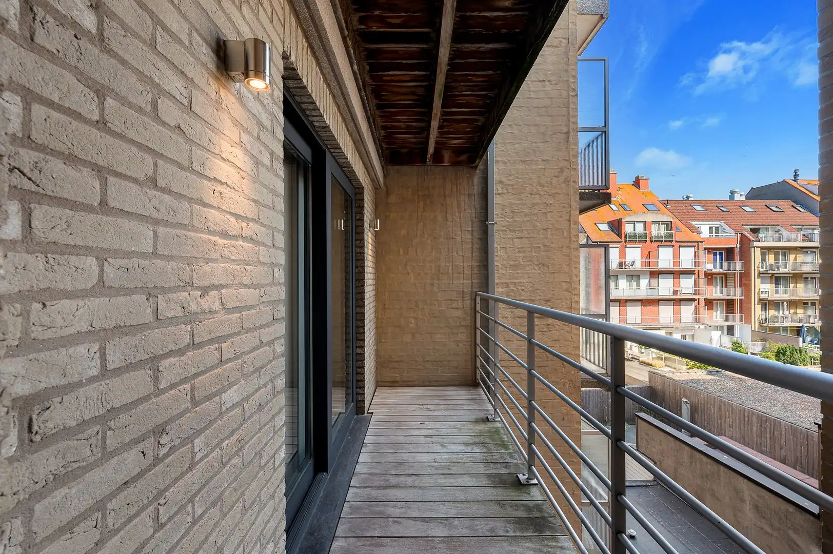 Instapklaar 2-slaapkamerappartement met terras op gegeerde locatie in Knokke. foto 24
