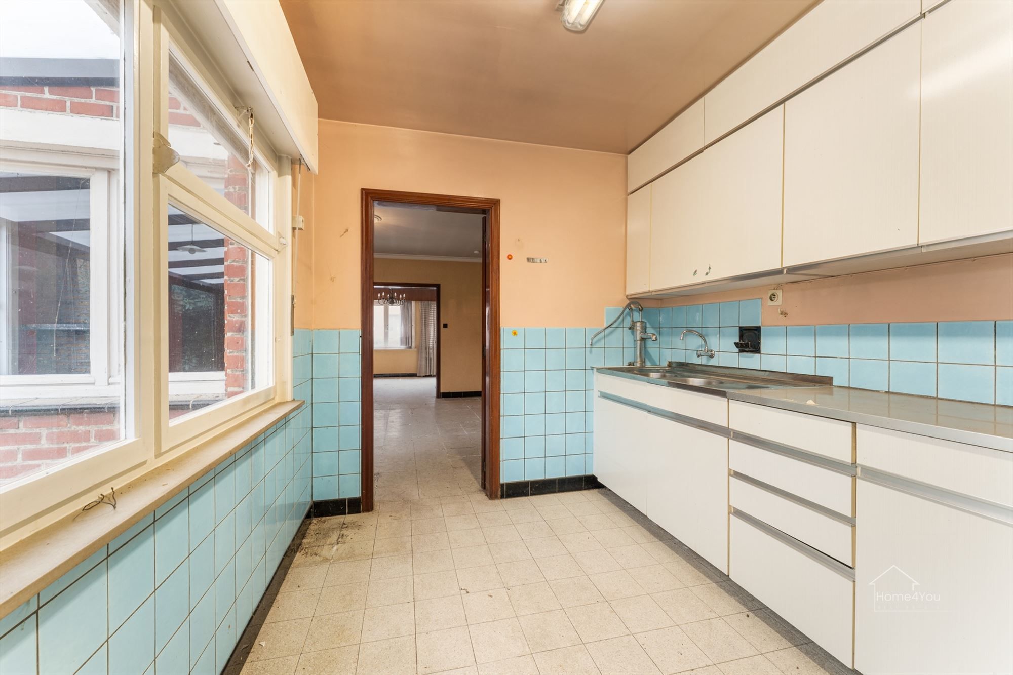 Ruime rijwoning met potentieel op het dorp!  foto 8