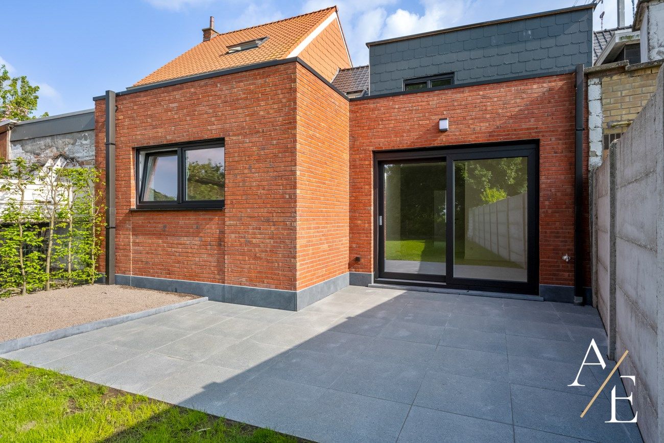 Totaal gerenoveerde energiezuinige gezinswoning inpandige garage en aangename tuin foto 5