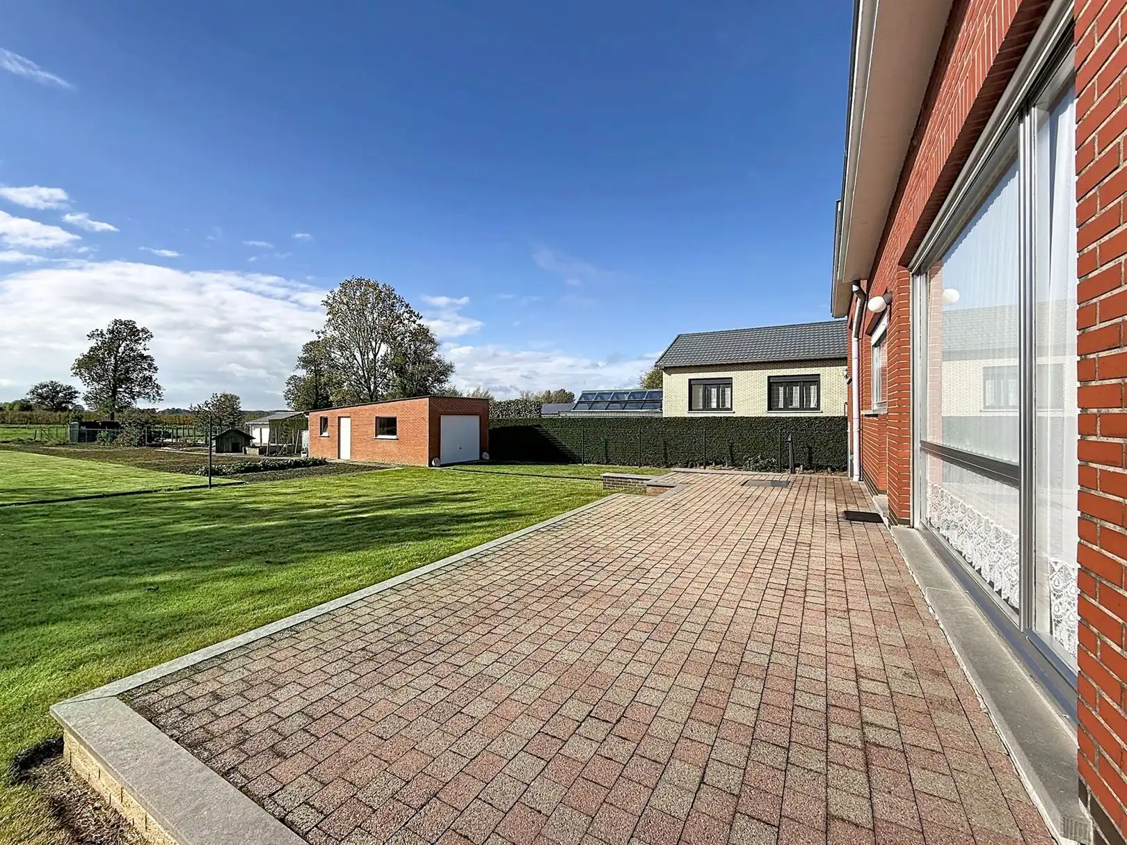 Op te frissen bungalow met garage, 3 slpks, opp 16a 17ca foto 4