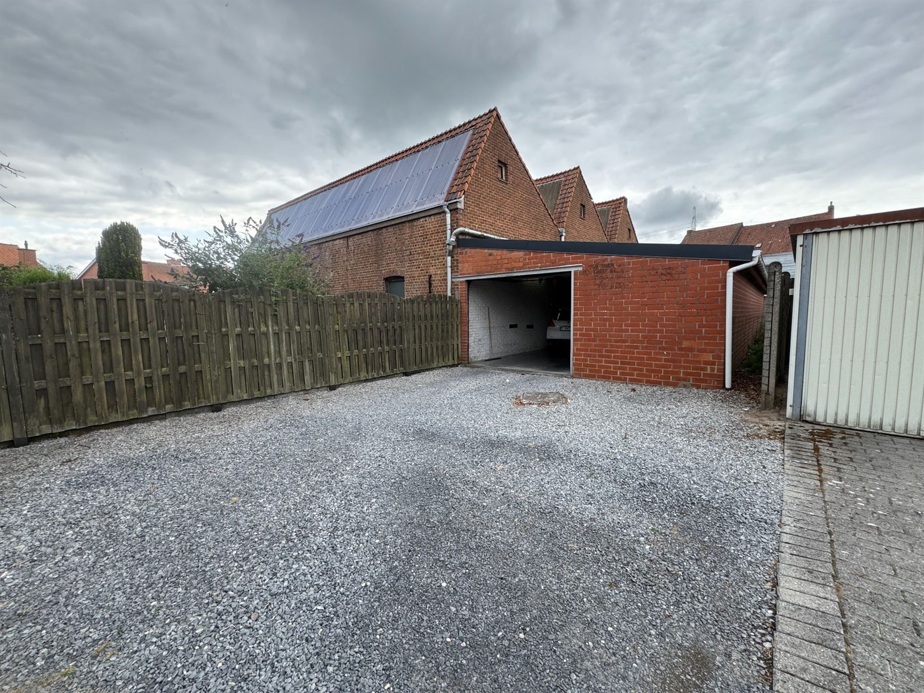 Goed onderhouden woning met loods op 495 m² foto 13