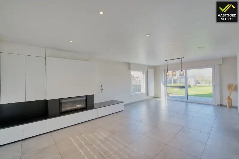 Halfopen bebouwing met 3 slaapkamers op 1358 m2, terras en ruime tuin te Adegem foto 6