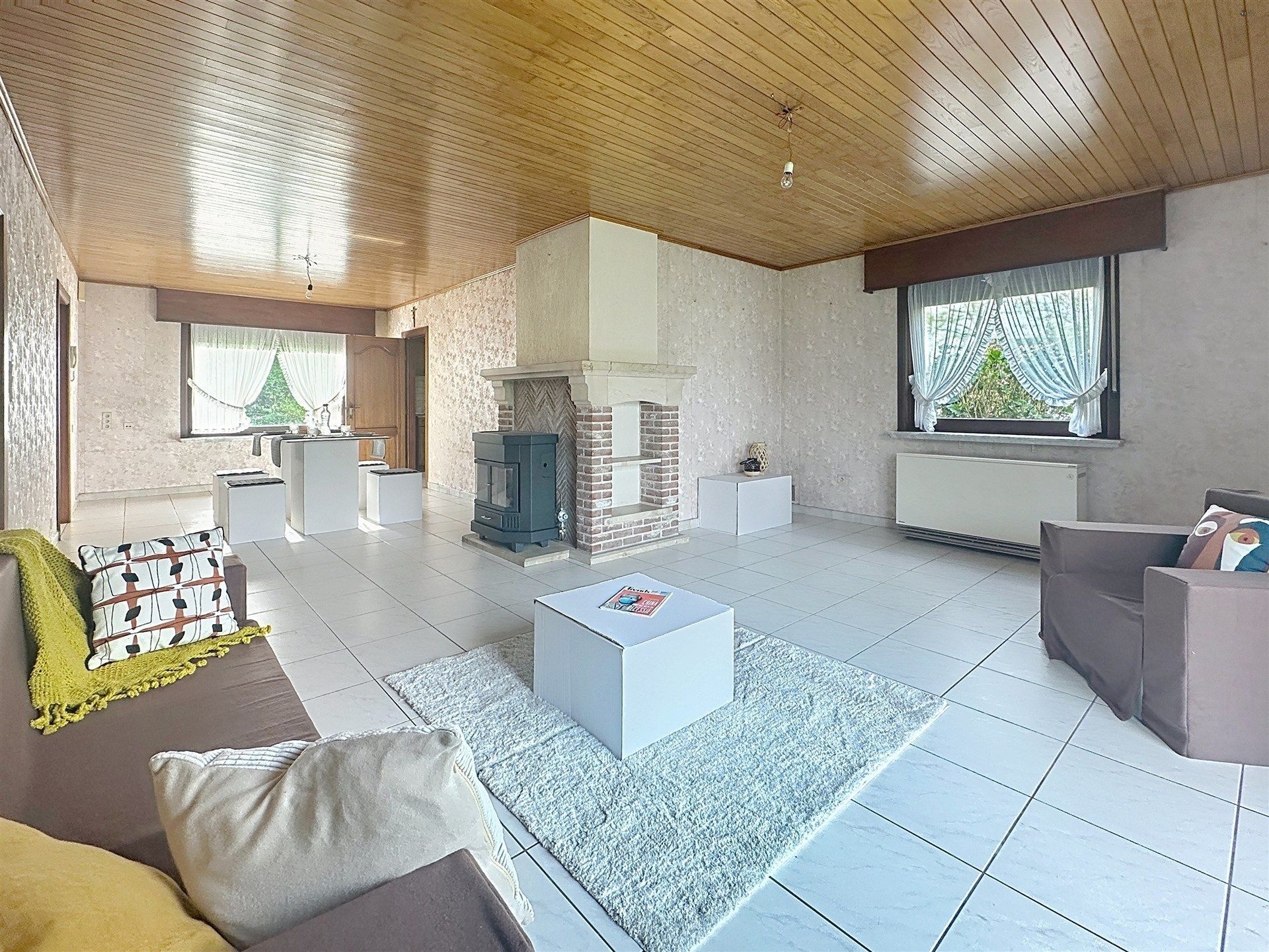 Verzorgde woning met garage en grote bijgebouwen op prachtig perceel van 2435m².  foto 6