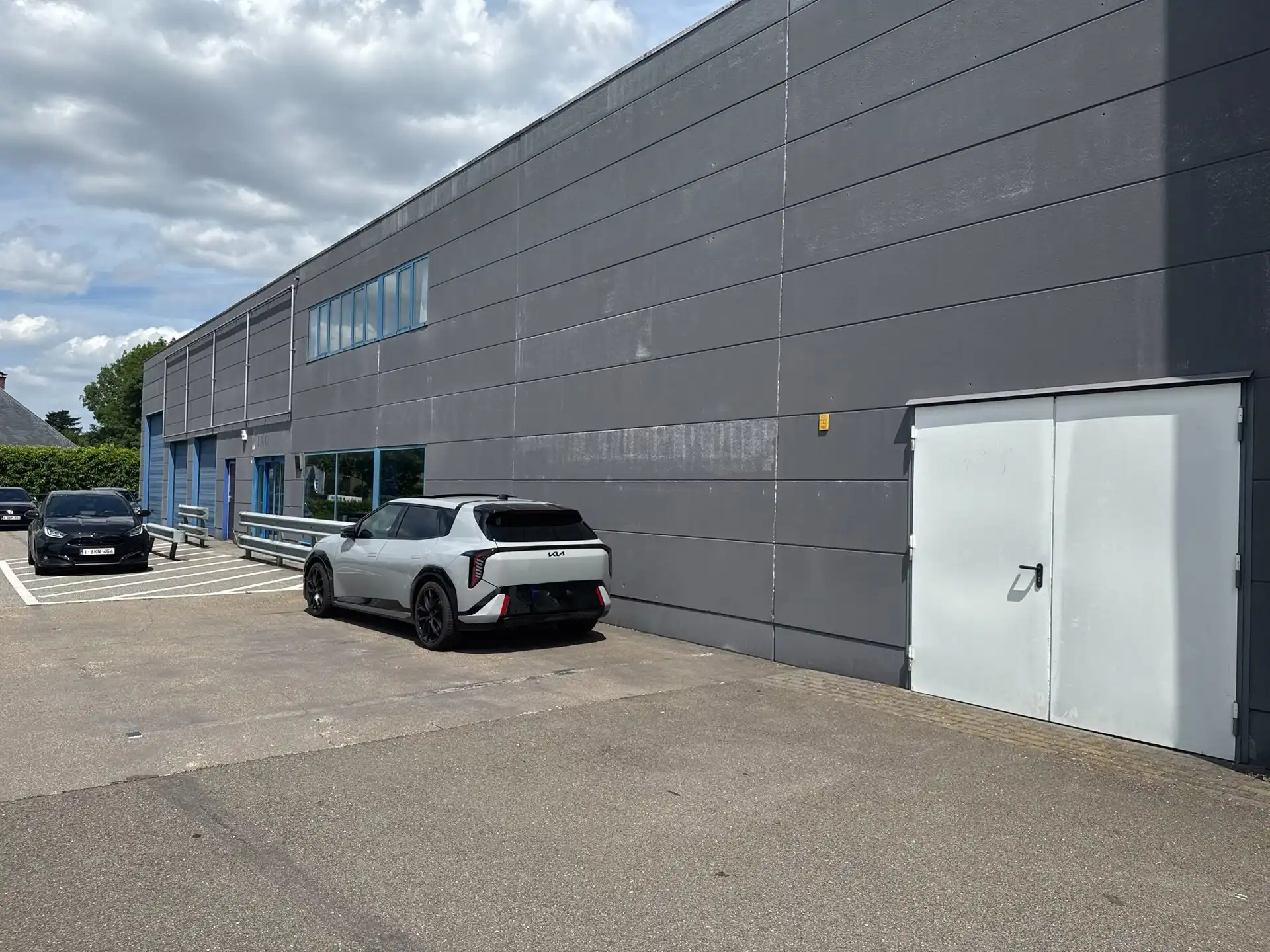 Magazijn 435m² met kantoren  te huur TTS-zone aan N16 in  Temse foto 11