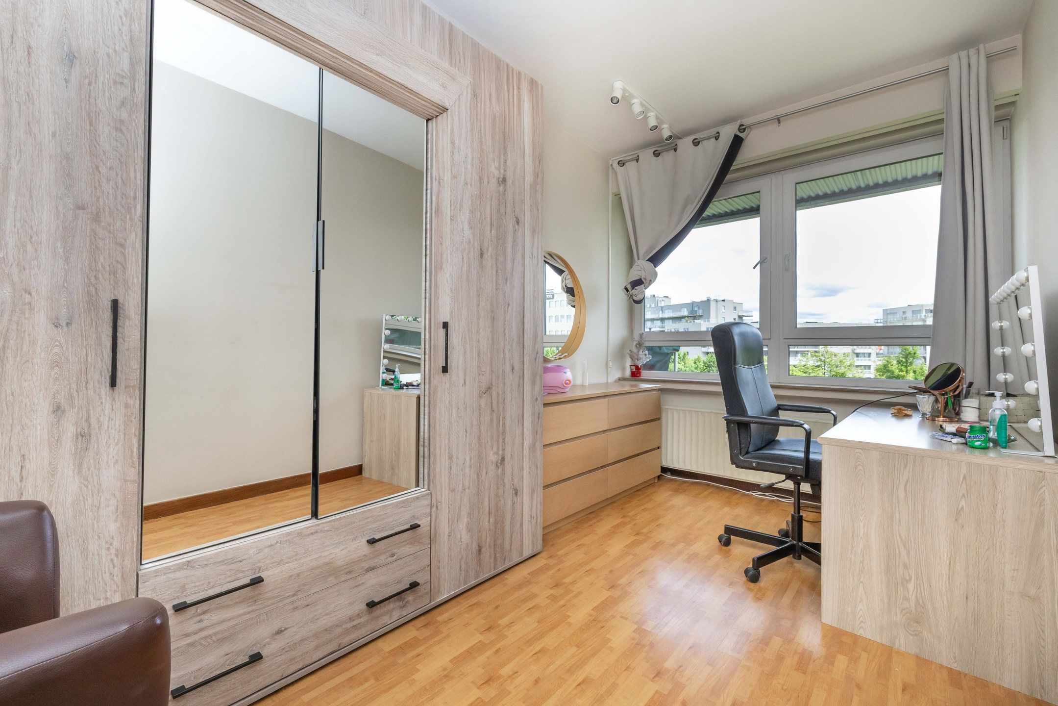 Volledig gerenoveerd appartement 2 slaapkamers van ± 95 m² foto 10