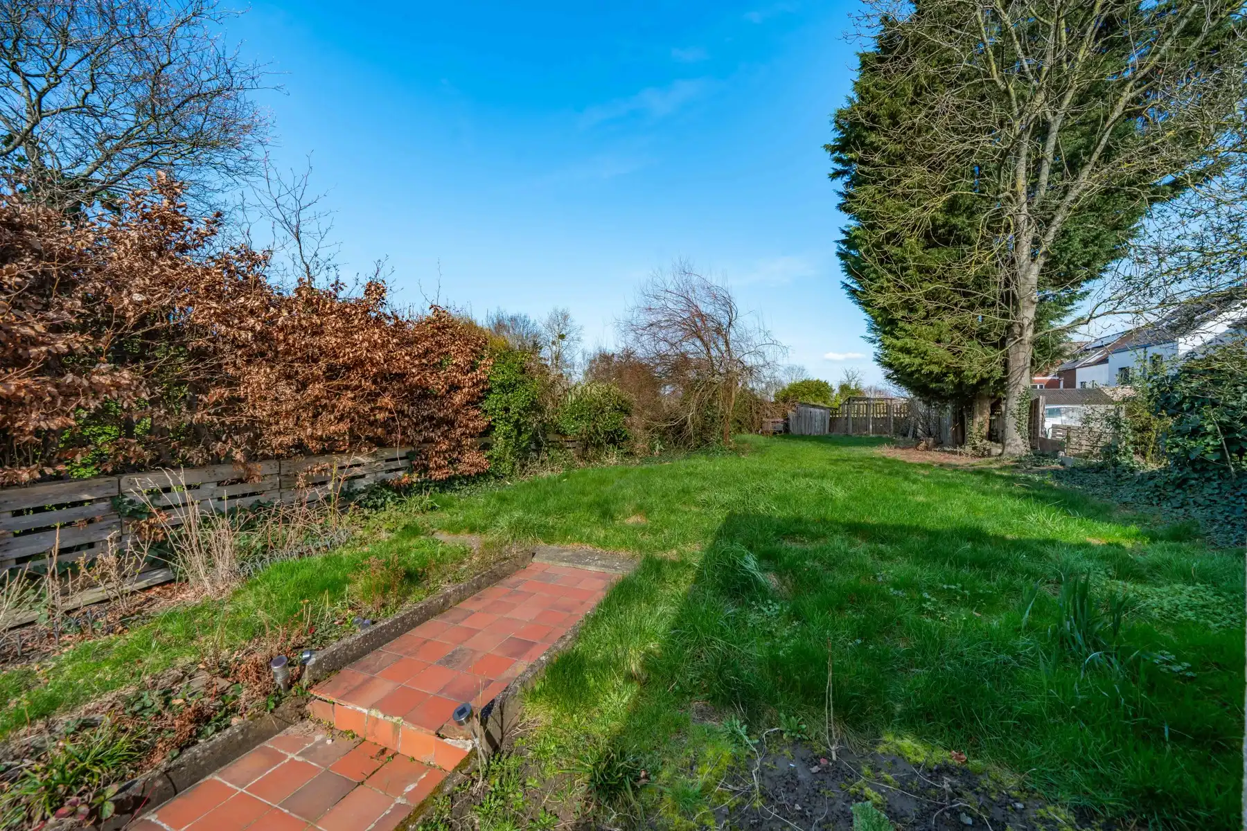 Hoofdfoto van de publicatie: Grote woning in de dorpskern van Meerbeek