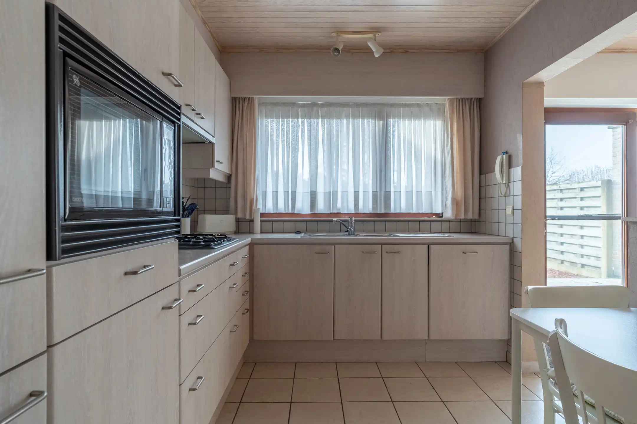 Zeer gunstig gelegen woning met 3 slpks en dubbele garage foto 11