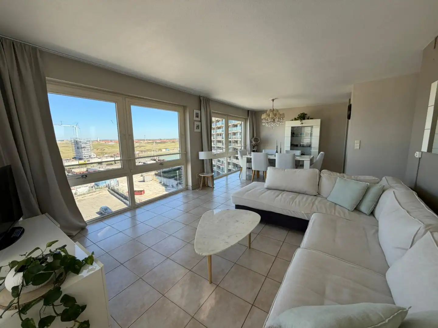 Ruim appartement met zeezicht! foto 2