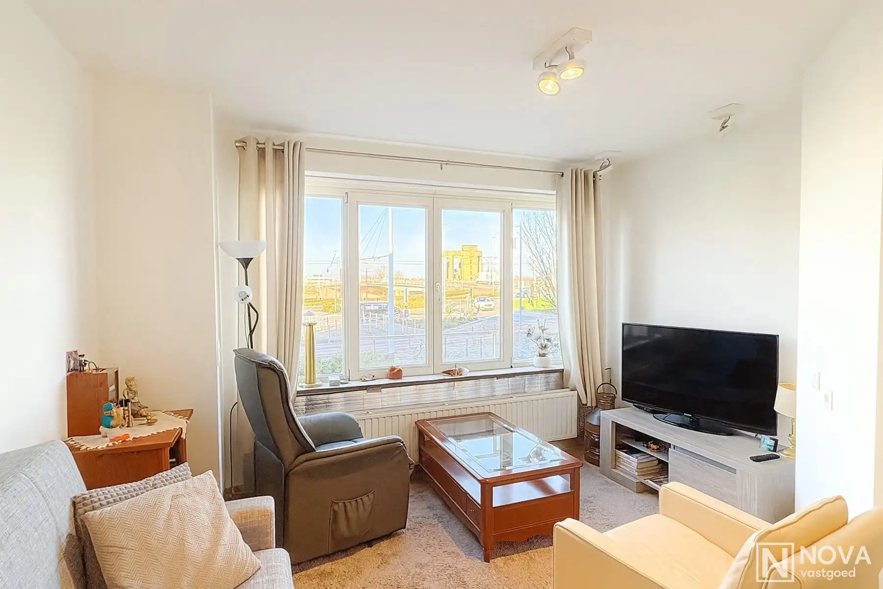 Uitstekend gelegen appartement met 2 slaapkamers op de Kaai. foto 3