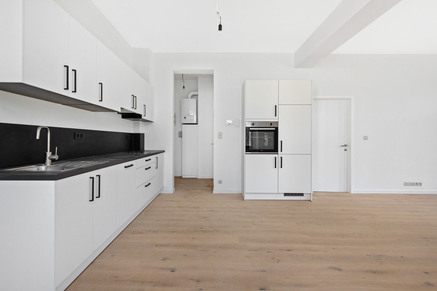 Prachtig gerenoveerd appartement met 2 slaapkamers in rustige straat te koop te Antwerpen foto 5