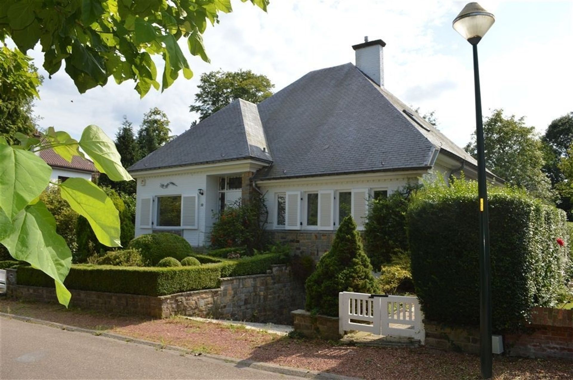 Villa met 5 slaapkamers en ruime tuin gelegen in een rustige buurt foto {{pictureIndex}}
