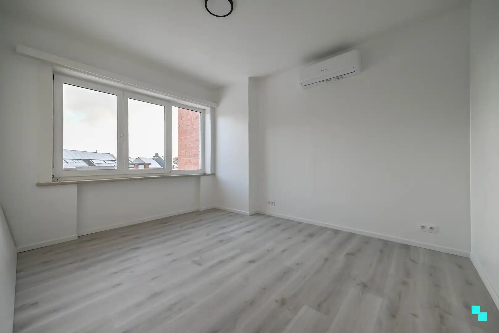 Gerenoveerd appartement met twee slaapkamers in centrum Tielt foto 20