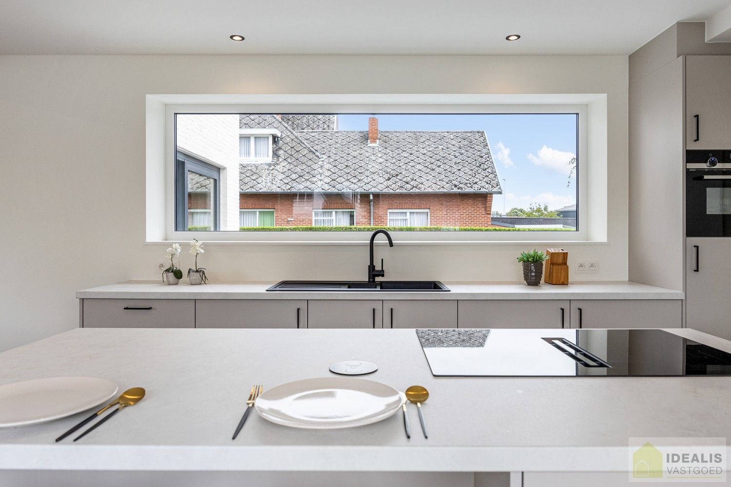 IDEALIS VASTGOED – Schitterend volledig vernieuwde woning met een heerlijke open leefruimte, luxe keuken, 3 ruime slaapkamers, een ruime luxueuze badkamer én een ruime wasplaats! Dit heerlijke huis bevindt zich op een volledig nieuw aangelegd perceel van 7a 88ca vlakbij het centrum van Hamont-Achel, op slechts enkele minuten van de Nederlandse grens - EEN MUST VISIT! - foto 24