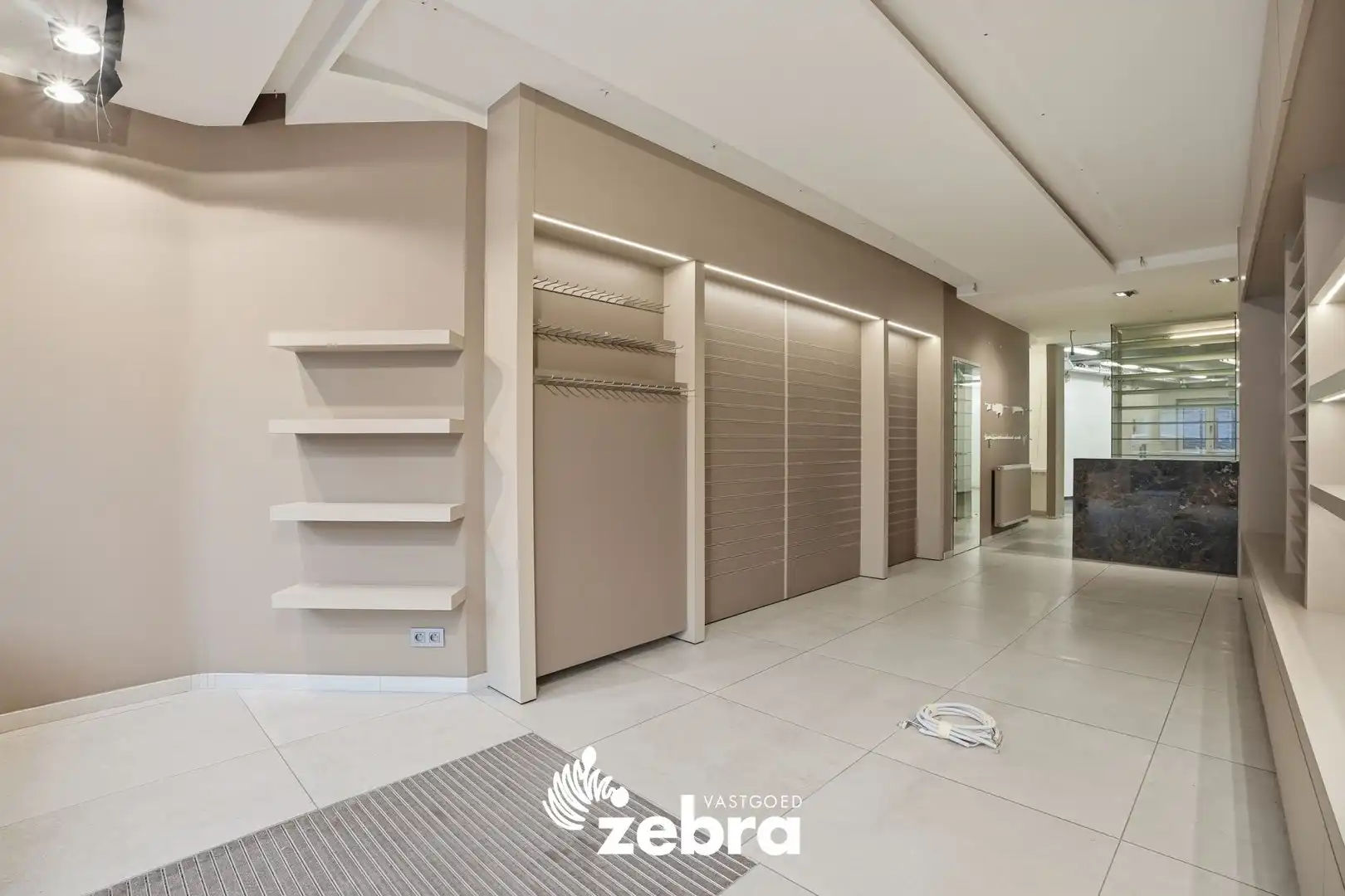 Commercieel handelspand met stijlvolle woonst in centrum Roeselare! foto 4