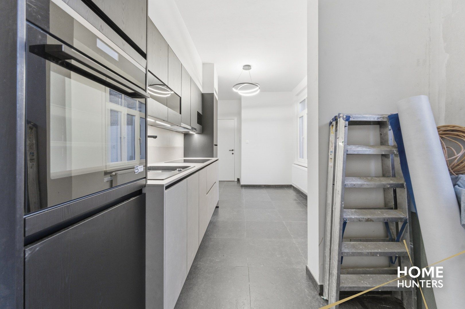 Ruim éénslaapkamer appartement met uniek zicht op het astridpark en de Sint Maartens Kathedraal te Ieper foto 16