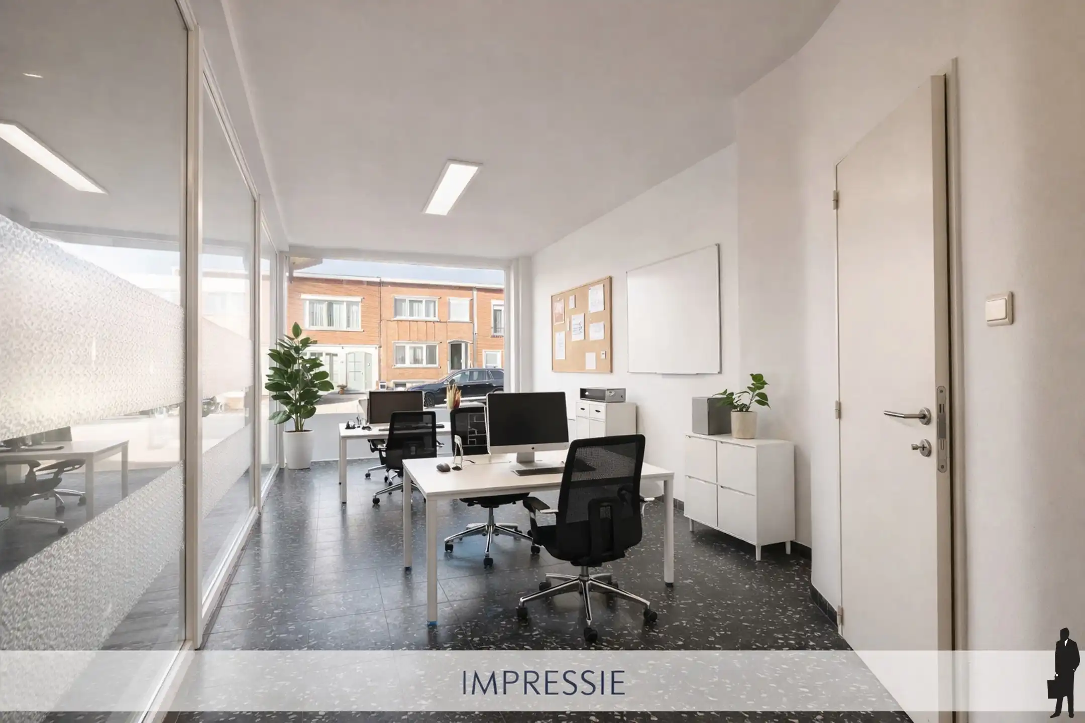 Multifunctionele woning met magazijn en showroom foto 3