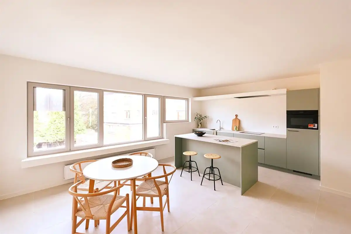 Gerenoveerd Appartement met 2 slaapkamers  foto 3
