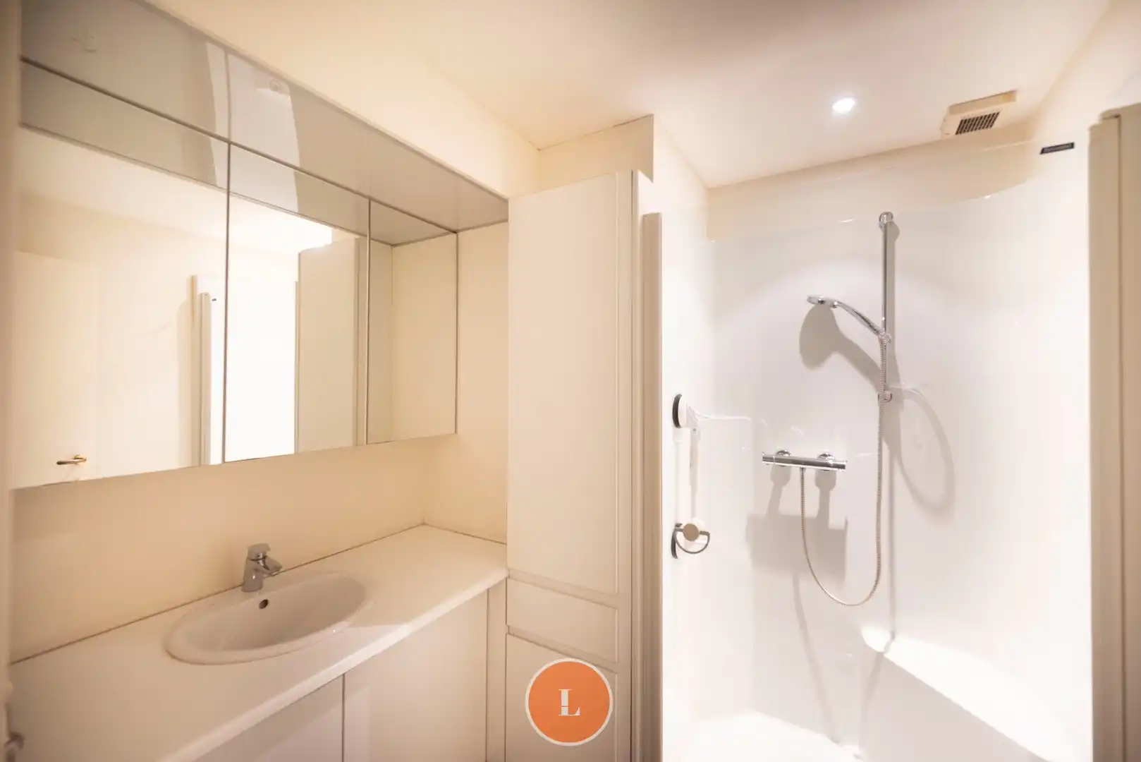 Instapklaar appartement met garage te koop in hartje Harelbeke foto 12