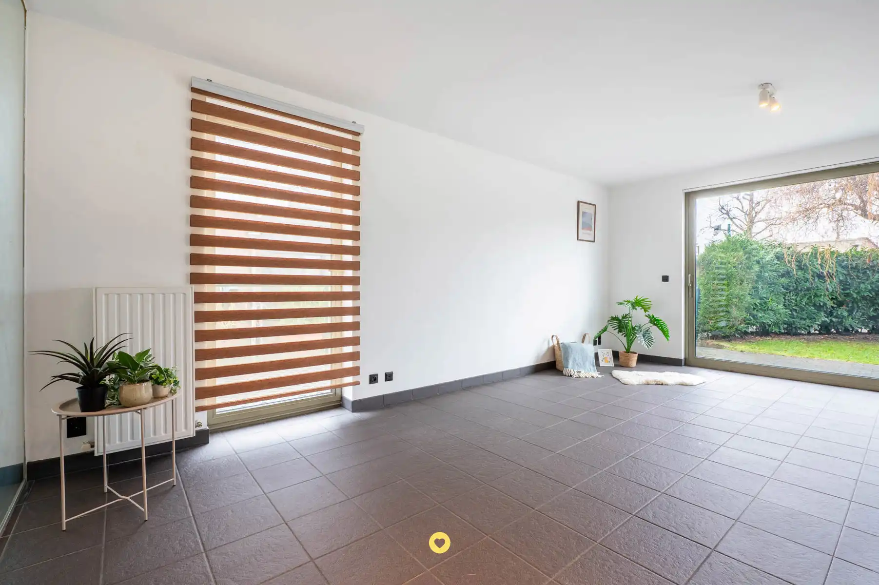 Gelijkvloers 1-slaapkamer app met private tuin en garagebox foto 3