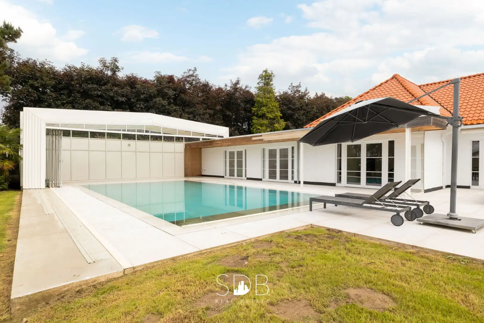 Prachtige villa met zwembad, paardenstallen, paddock en grasland op 1,3HA foto 32