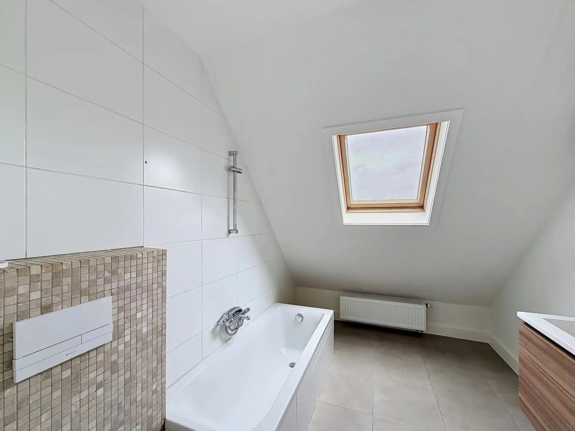 Gezellige woning met 2 grote slaapkamers, tuin en carport foto 16