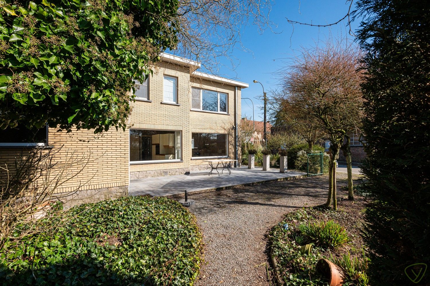 Ruime instapklare halfopen bebouwing in Zomergem met een zuidgerichte tuin. foto 32