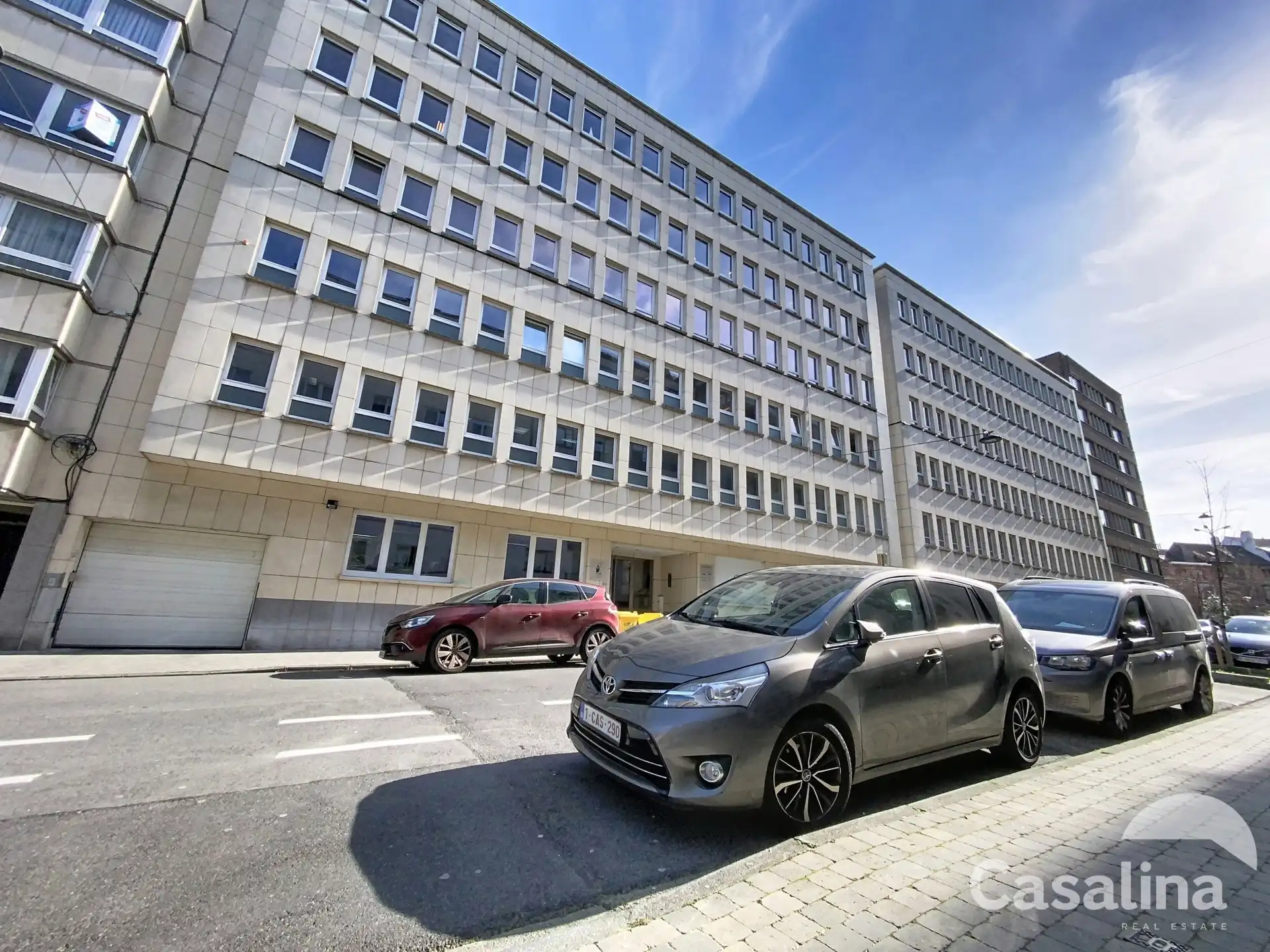 Ruime kantoorruimtes van 564 m², ideaal gelegen met parkings foto 6