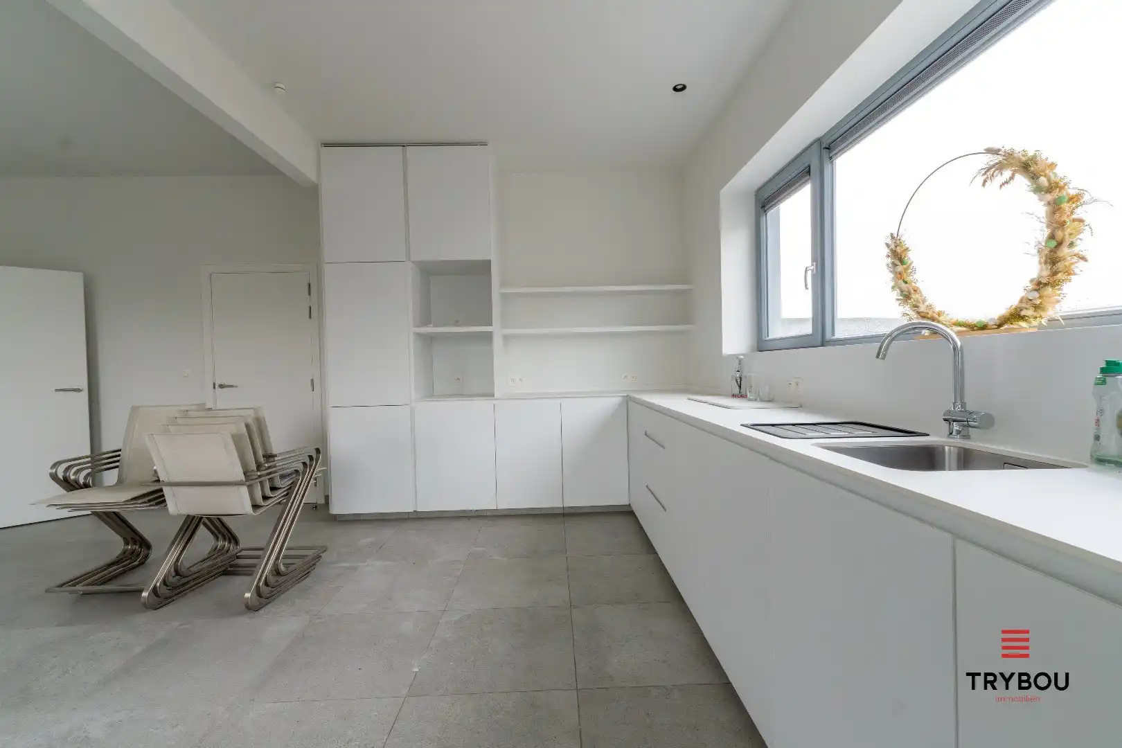 Groot kantoorgebouw op toplocatie te Ieper foto 13