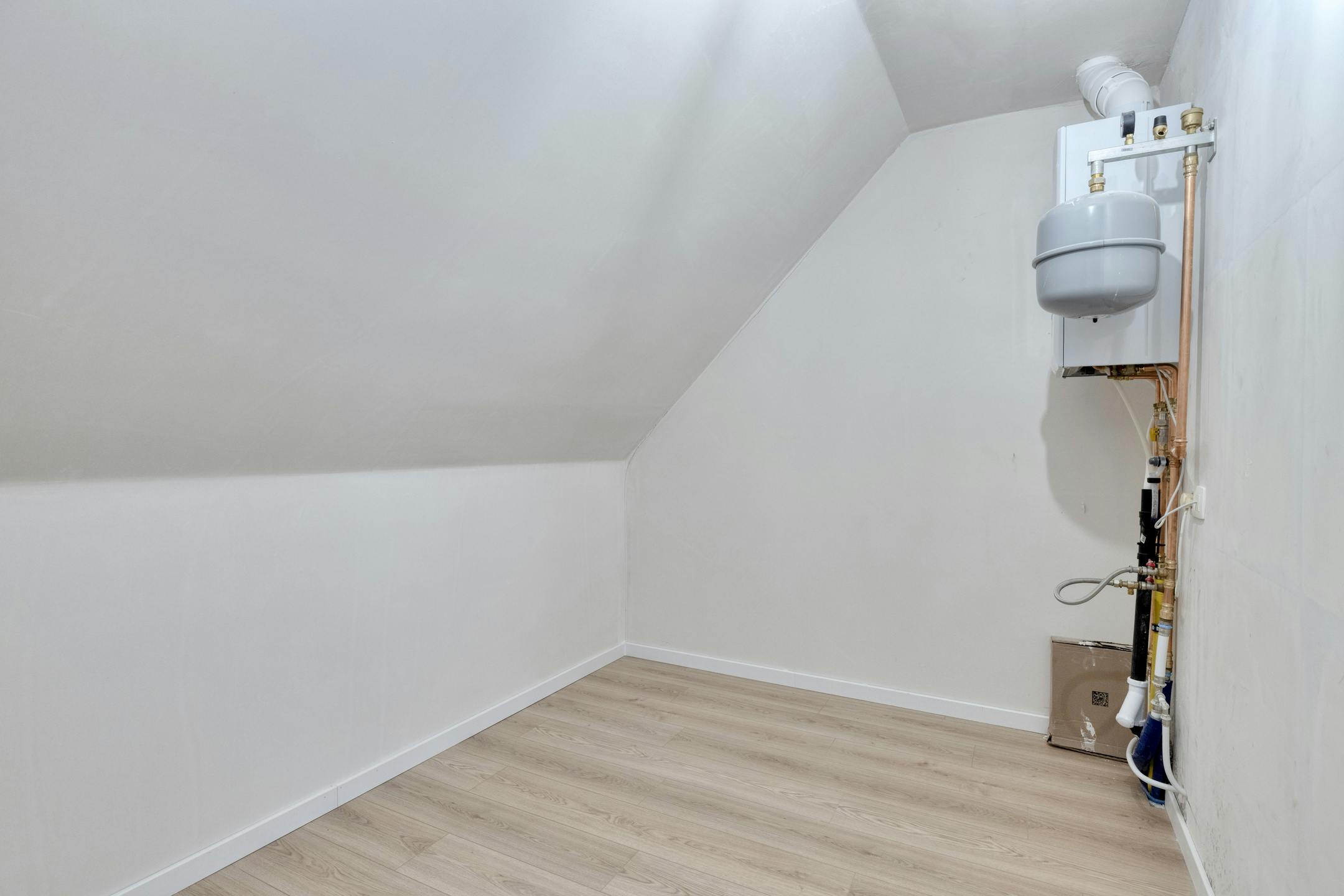 Instapklaar huis met 3 slaapkamers en carport in Izegem! foto 9