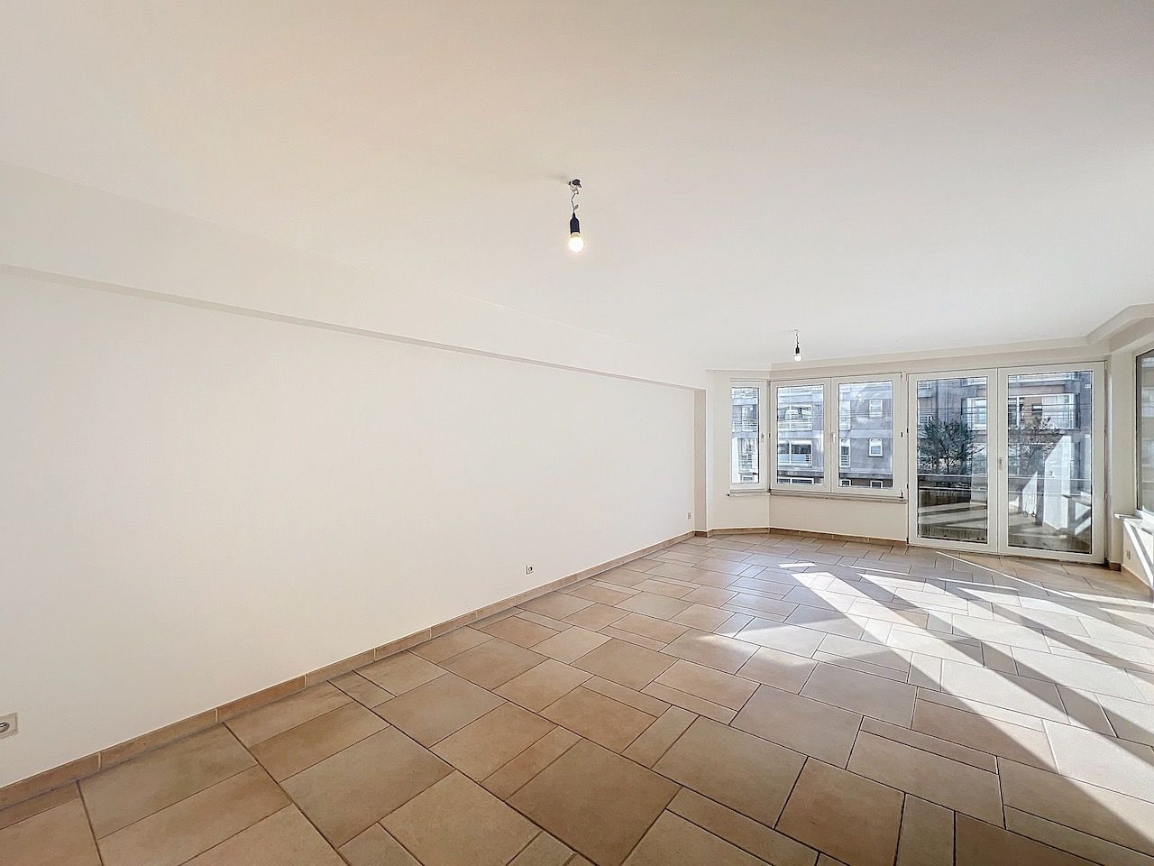 Ruim tweeslaapkamerappartement gelegen aan de Elizabetlaan, zuidgericht. foto 3