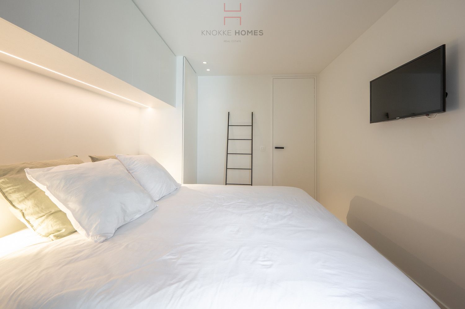 Prachtig gerenoveerd appartement met een mooi zijdelings zeezicht in Duinbergen foto 9
