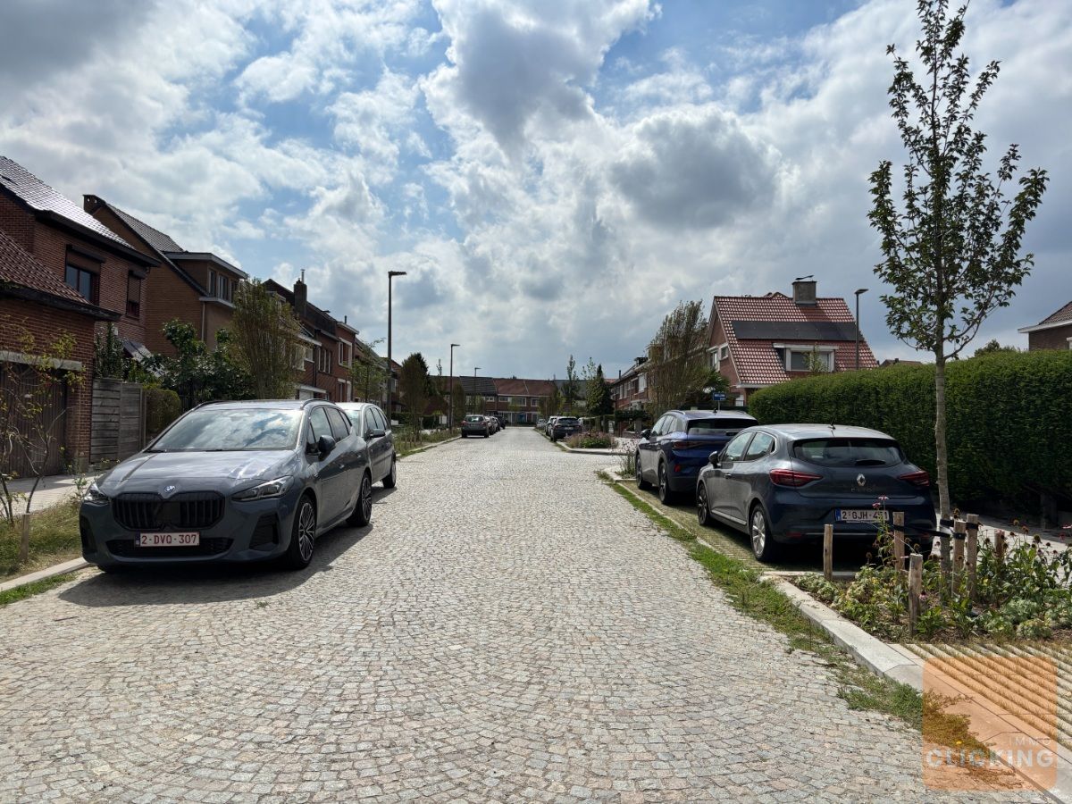 Charmante halfopen woning met stadstuintje foto 17