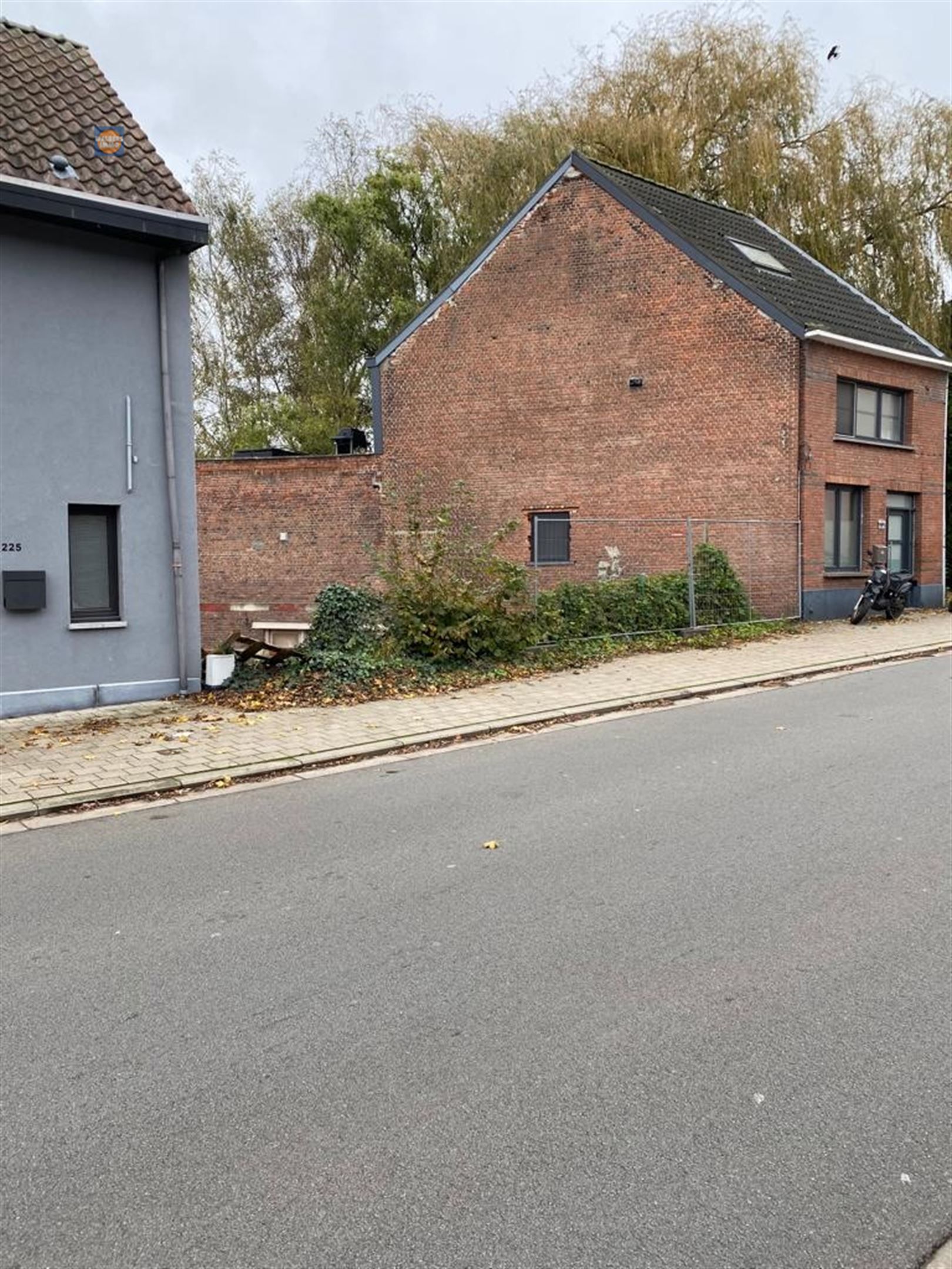 Perceel bouwgrond met vergunning en plannen foto 2