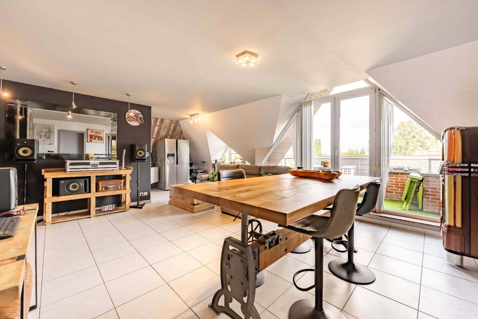 RUIM APPARTEMENT (112 m²) MET TERRAS (46 m²) EN GARAGE  foto 2
