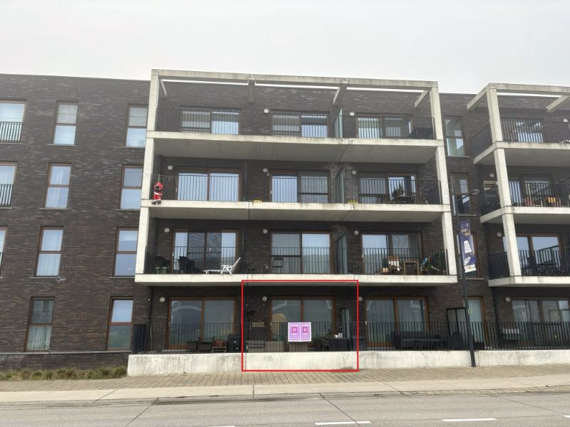 Uitstekend gelegen 2-slpk appartement met terras, autostaanplaats en kelderberging foto {{pictureIndex}}