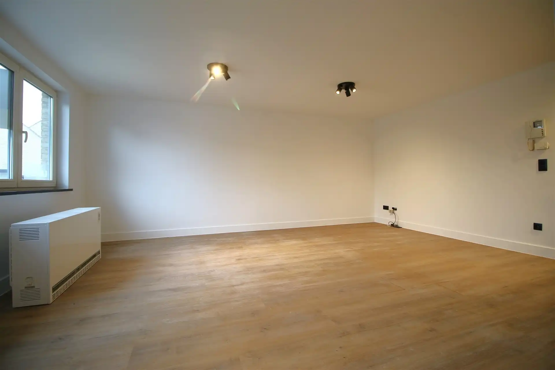 Vernieuwd éénkamerappartement in centrum Sint-Jozef foto 5