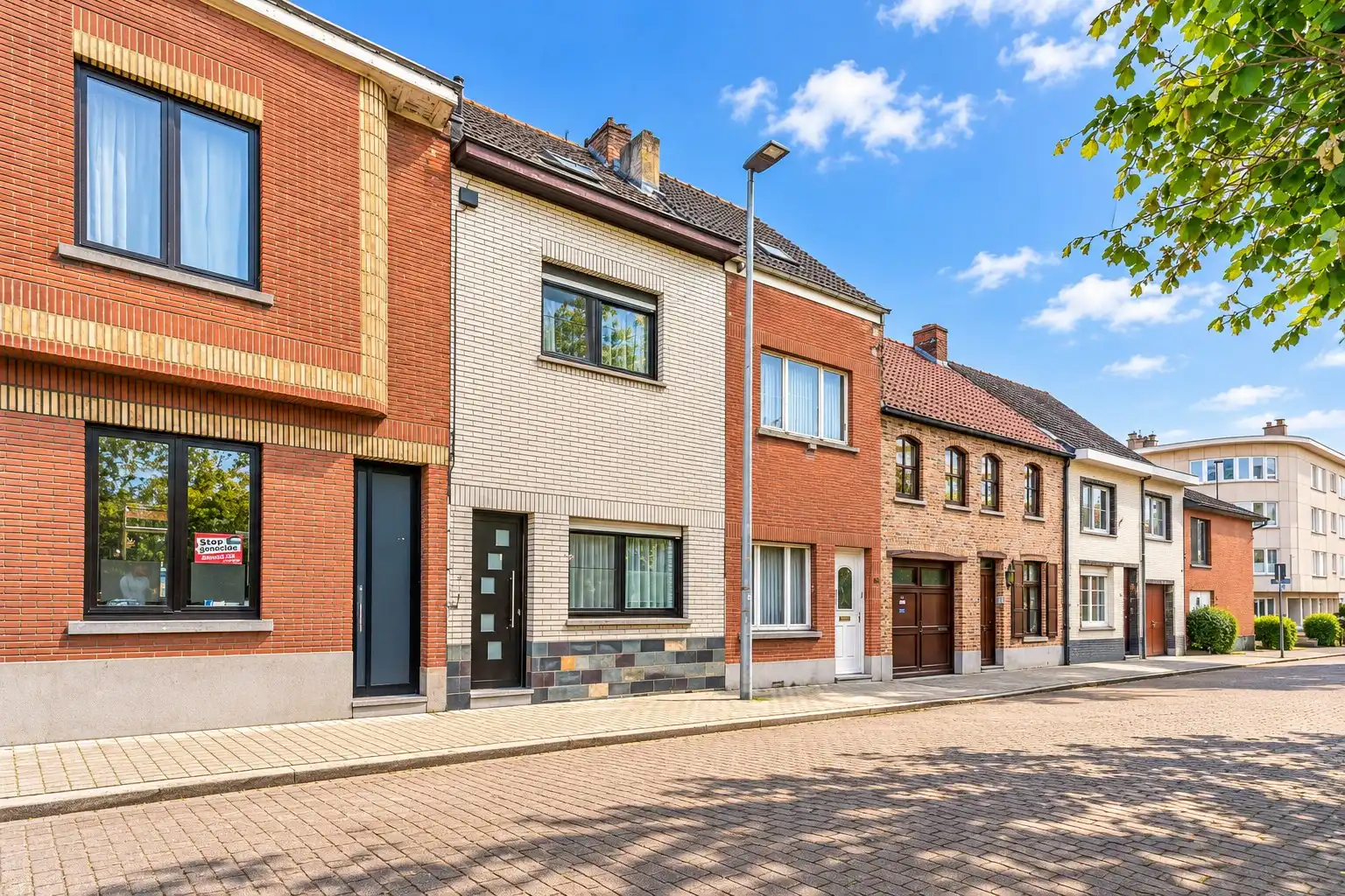 ENERGIEZUINIGE WONING MET 3 SLAAPKAMERS + ZUID-TUIN ! foto 2