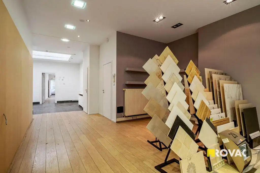 Te renoveren handelspand met woonst in hartje Izegem foto 5