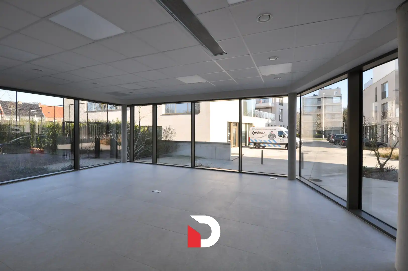 Recente kantoorruimte met 2 parkings op toplocatie te Sint-Michiels (Brugge) foto 3