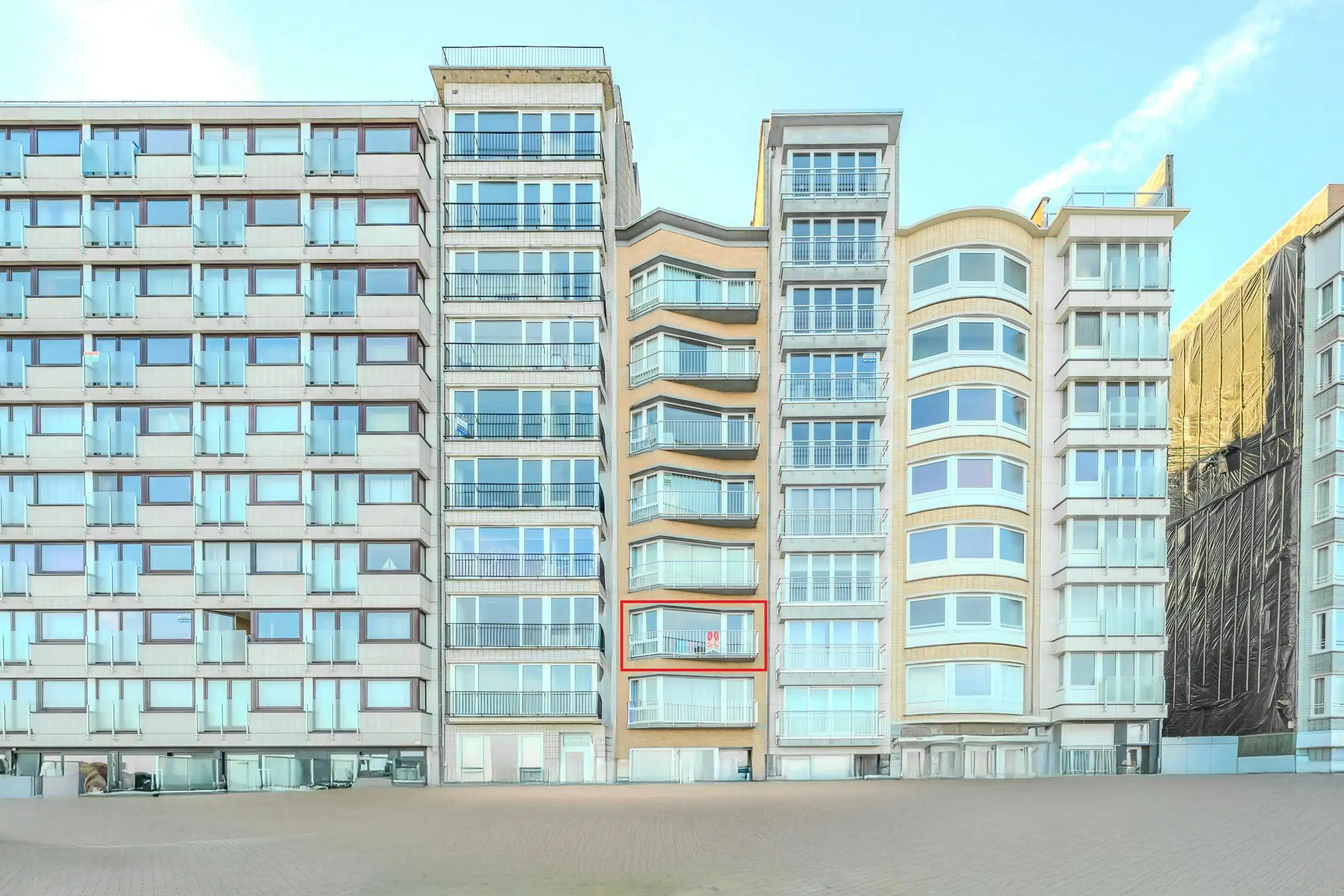 Ruim tweeslaapkamer appartement met frontaal zeezicht! foto 4