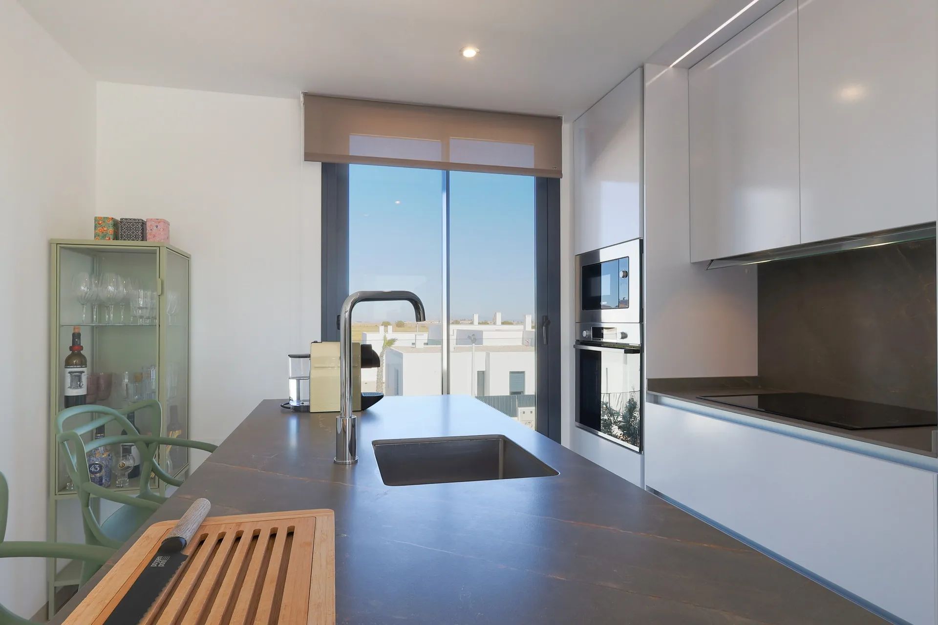 Direct genieten: instapklaar penthouse op toplocatie aan de kust foto 11